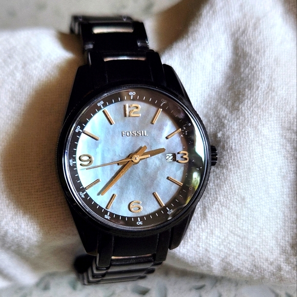 Fossil Black Watch with Abalone Face - Picture 3 of 6